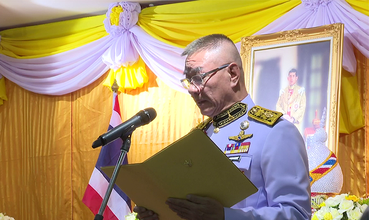 พระบาทสมเด็จพระเจ้าอยู่หัว พระราชทานสิ่งของและพระราชกระแสทรงชมเชย แก่อาสาจราจรและคนพิการสู้ชีวิต