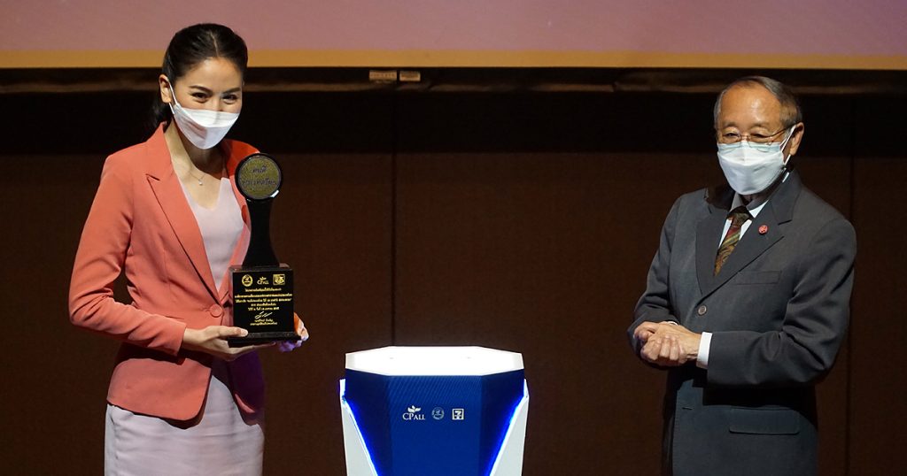 ศูนย์ประสานงานฉุกเฉินไทยพีบีเอสสู้โควิด–19  รับรางวัล “คนดีประเทศไทย” ช่่วยเหลือสังคมในวิกฤตโควิด–19