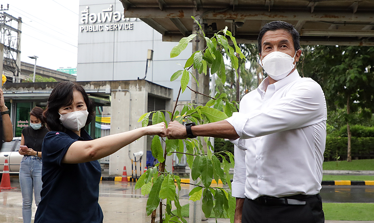 ไทยพีบีเอส รับคำท้าผู้ว่าฯ กทม. ลุย! ปลูกต้นไม้เพิ่มพื้นที่สีเขียวและลดคาร์บอน