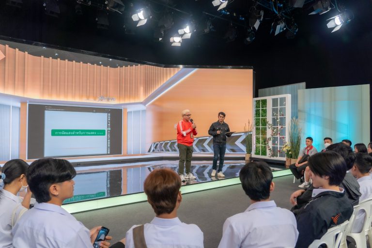 รร.สาธิต มศว. ประสานมิตร (ฝ่ายมัธยม) เยี่ยมชมไทยพีบีเอส เรียนรู้การผลิตรายการและเทคนิคแสง – เสียง