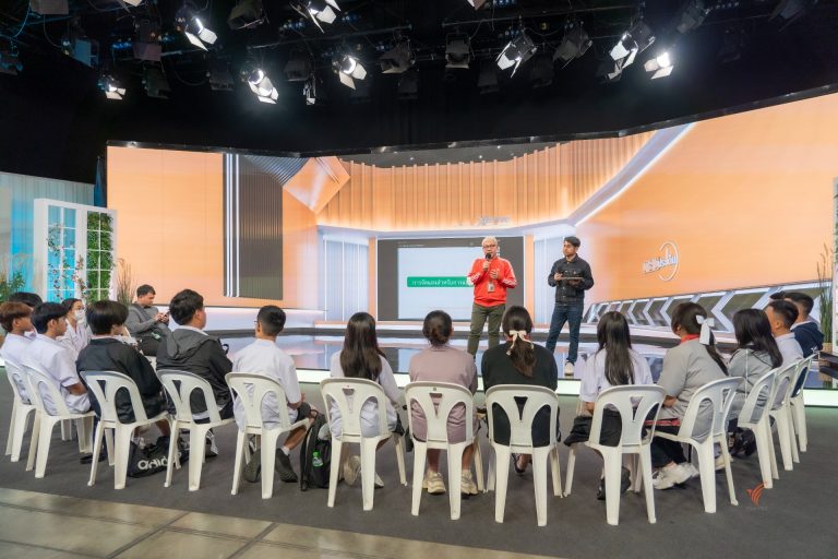 รร.สาธิต มศว. ประสานมิตร (ฝ่ายมัธยม) เยี่ยมชมไทยพีบีเอส เรียนรู้การผลิตรายการและเทคนิคแสง – เสียง