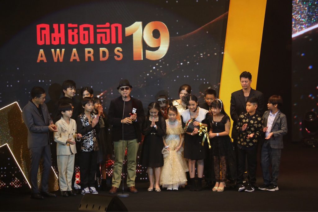 ‘ครูมะ ห้อง ป.3 ก.’ คว้ารางวัลละคร ซีรีส์ สร้างสรรค์สังคมยอดเยี่ยม ‘คมชัดลึก อวอร์ด ครั้งที่ 19’