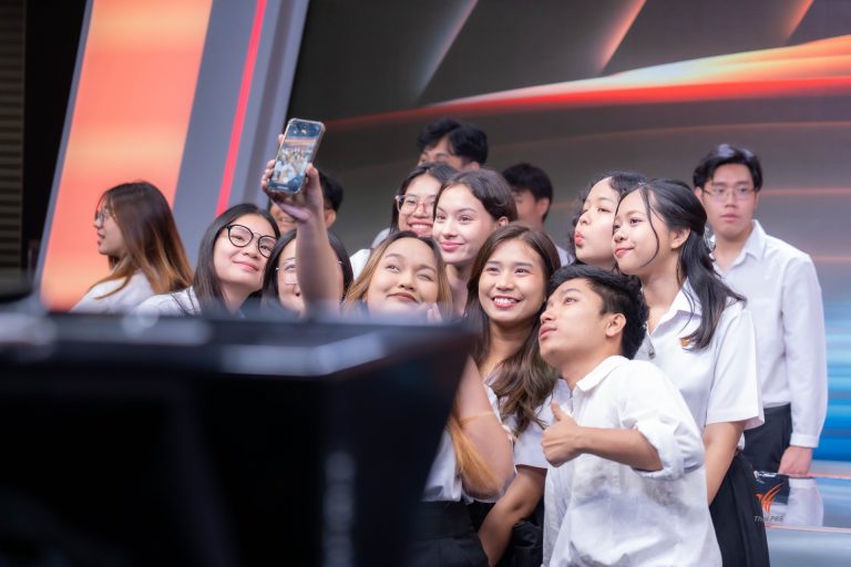 นักศึกษา SGS มธ. ร่วมแลกเปลี่ยนมุมมองสื่อใหม่-พอดแคสต์กับไทยพีบีเอส