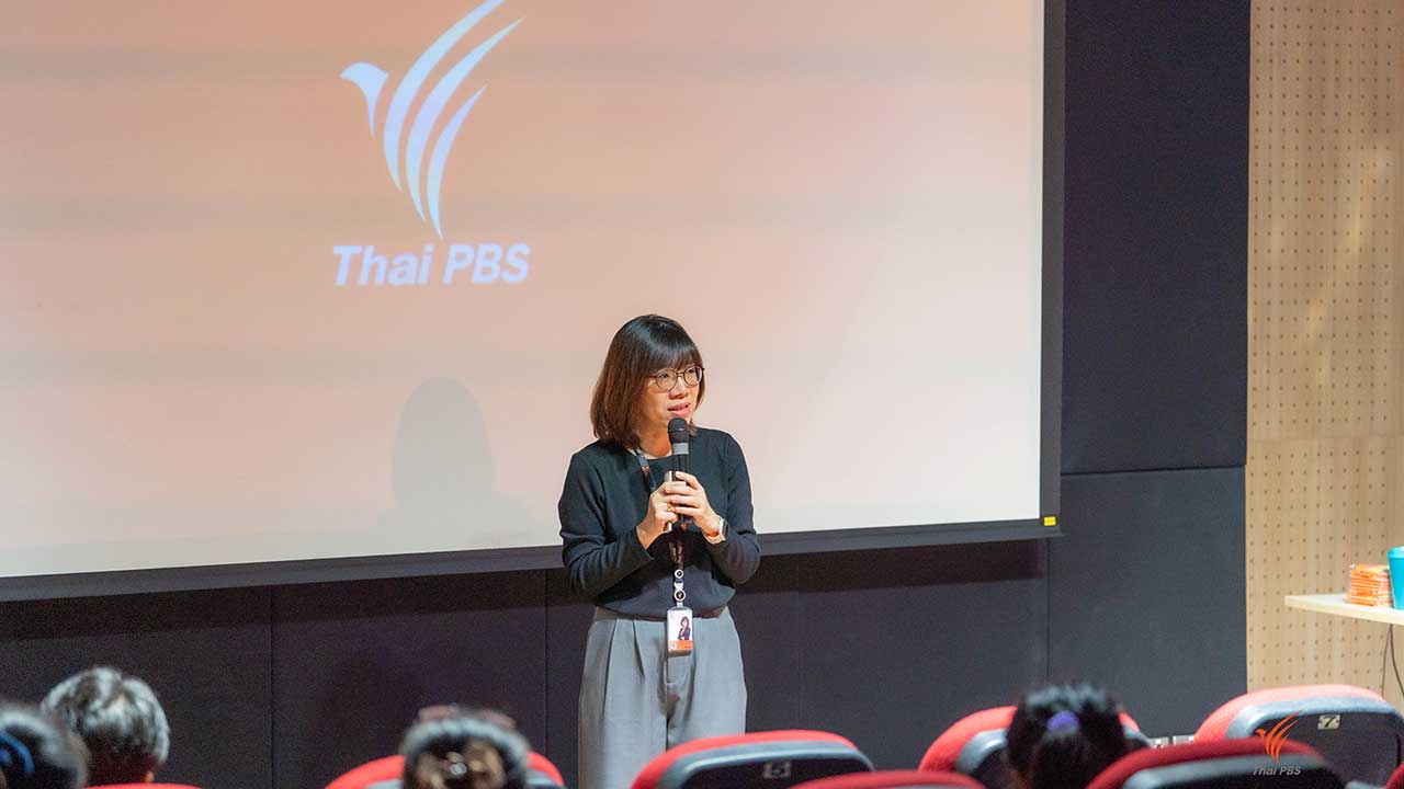 ล่ามภาษามือ สปป.ลาว ดูงานไทยพีบีเอส ต้นแบบ “Big Sign” ภาษามือใหญ่เต็มจอ..หนึ่งเดียวในไทย