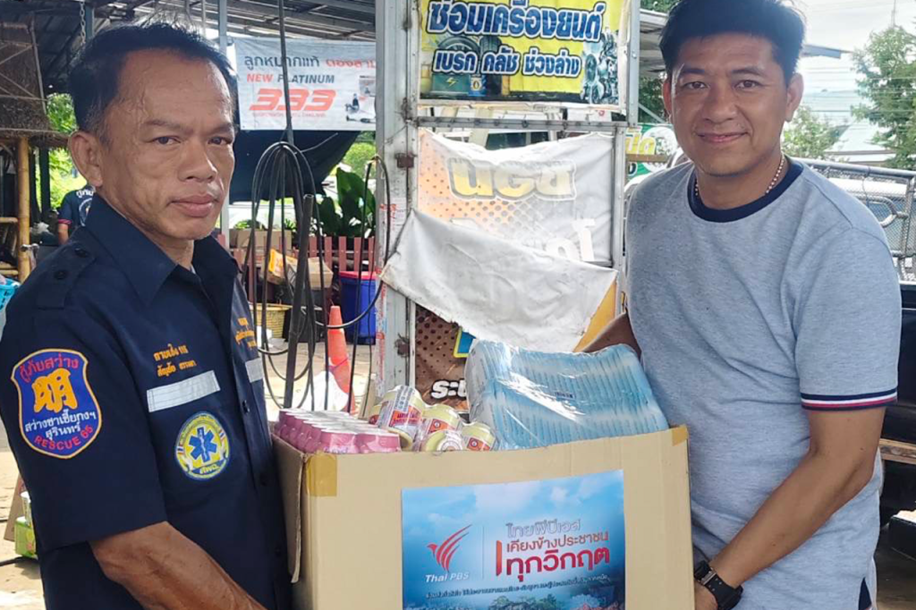 ไทยพีบีเอส ลงพื้นที่ส่งมอบของบริจาคถึงมือผู้อพยพ จ.สุรินทร์